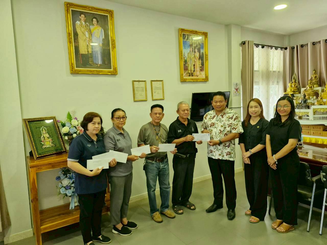 เครือข่ายกองทุนหมู่บ้านและชุมชนเมืองอำเภอวังโป่ง มอบเงินสมทบกองทุนพัฒนาเด็กชนบท ในการทอดผ้าป่าสมทบ กองทุนพัฒนาเด็กชนบท ในพระราชูปถัมภ์สมเด็จพระเทพรัตนราชสุดาฯ สยามบรมราชกุมารี ประจำปี 2569