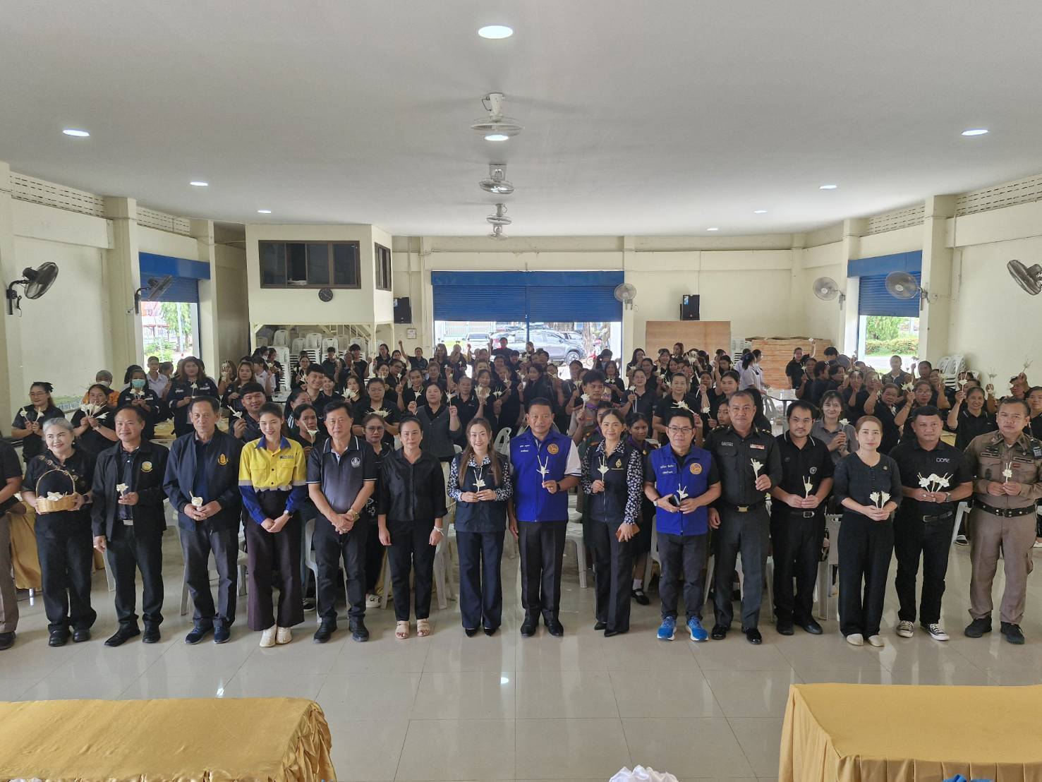 กิจกรรม “อำเภอวังโป่งรวมใจ ประดิษฐ์ดอกไม้จันทน์ ถวายความอาลัยและน้อมรำลึกในพระมหากรุณาธิคุณ”