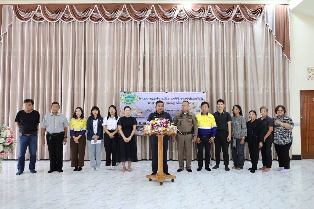 กิจกรรมประดิษฐ์ดอกไม้จันทน์ เพื่อถวายในพระราชพิธีถวายพระเพลิงพระบรมศพ สมเด็จพระนางเจ้าสิริกิติ์ พระบรมราชินีนาถ พระบรมราชชนนีพันปีหลวง