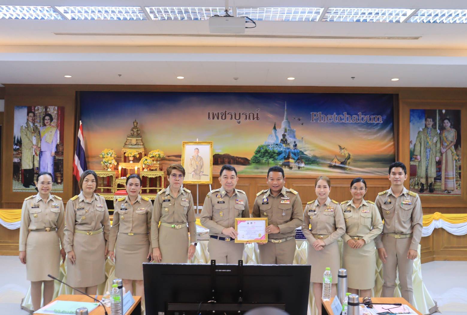 การมอบเกียรติบัตรกิจกรรมคัดสรรพัฒนาชุมชนดีเด่น และคนกองทุนพัฒนาบทบาทสตรี ประจำปี 2569